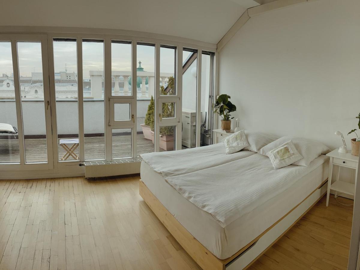 Luxury 150m2 In Desirable Area Of Historic Wenen
